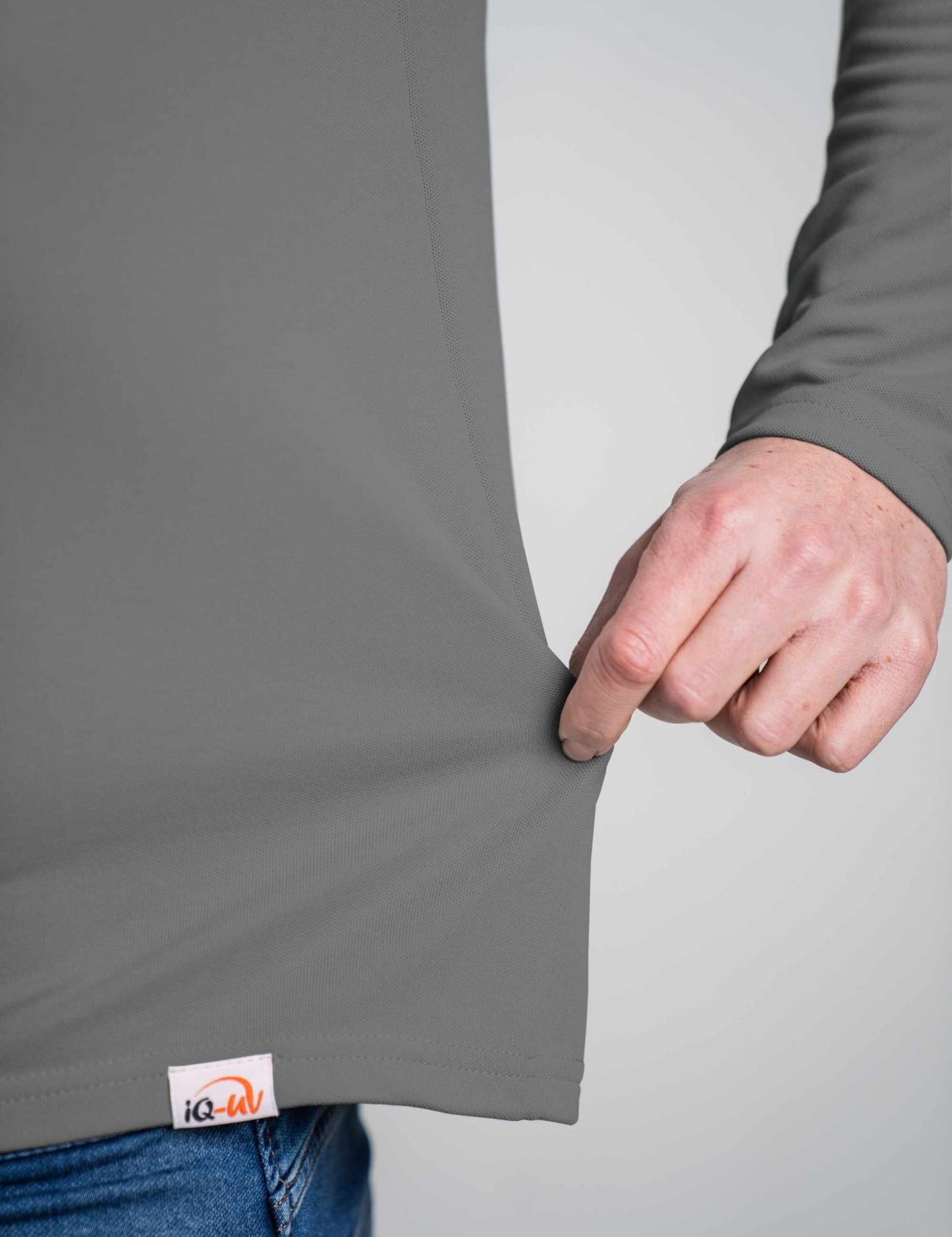 Polera de vestir Gris Ceniza manga larga cuello piqué corte recto para hombres con filtro solar UV 50+ marca iQ